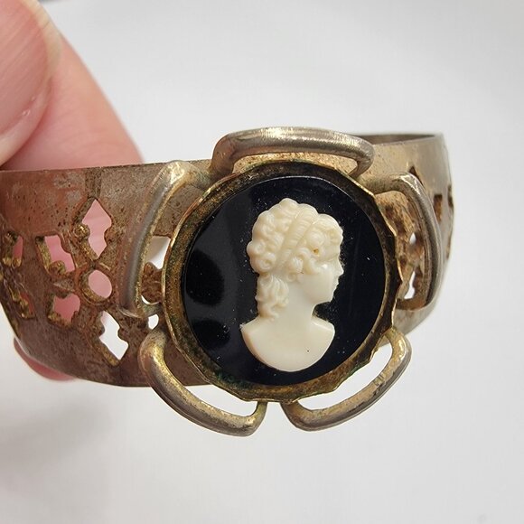 Vintage Gold-Tone Metal Cuff Bracelet With Black White Cameo Embellishment - Picture 2 of 4